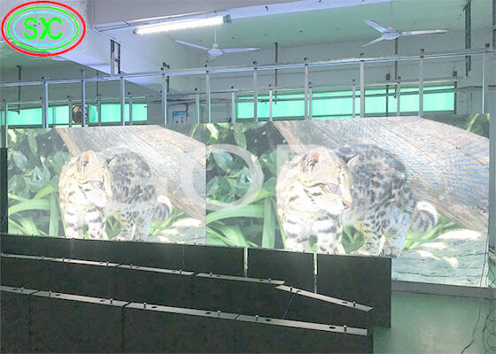 Ultraprzezroczyste, bezpłaszczeniowe wystawione z aluminium ekran RGB P2.5 7500cd/m2 Ekran LED reklamowy wewnętrzny