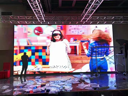 Duży elastyczny wypożyczalny ekran bez wyświetlacza 1/32 Scan HD 1R1G1B P2.5mm LED Screen Board