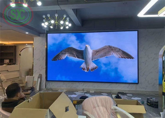 Wynajem w pomieszczeniach 1.9 2.9Mm 2.97 Skrzywiona wystawa handlowa LED Panel ekranu wyświetlania Kosztowo P2.9 2.9 P2 P3.9 Digital Video Wall