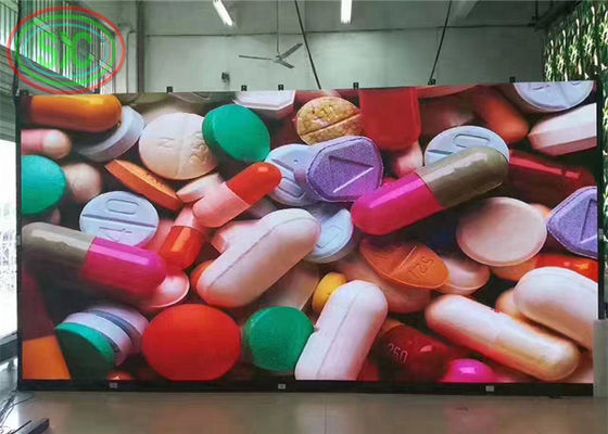 Wewnętrzny, pełnokolorowy wyświetlacz LED o wysokiej rozdzielczości i jasności, odpowiedni do cyfrowych billboardów i systemów informacyjnych