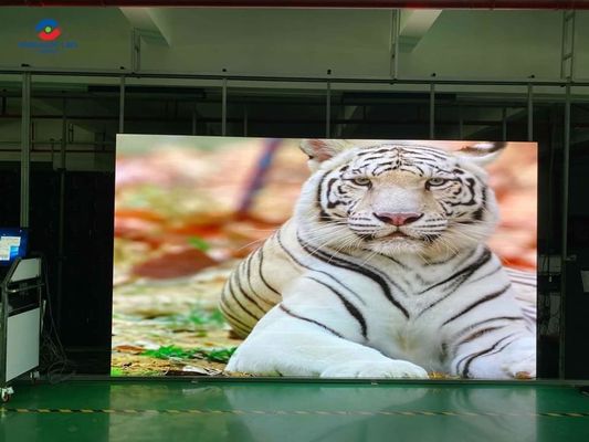 Instalacja krzywej Dostępna dla szaf o wymiarach 500x500 mm i 500x1000 mm w pomieszczeniach z pełnobarwnym ekranem LED