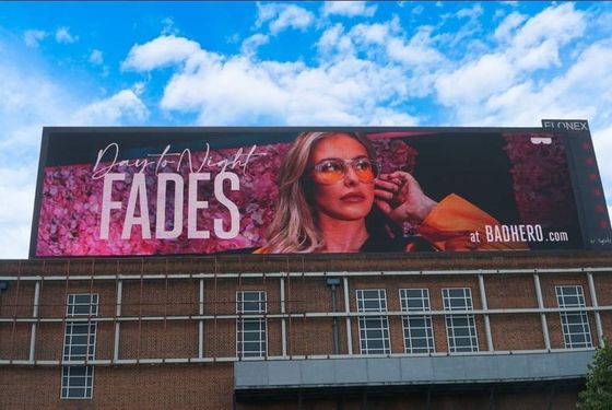 10 mm lub więcej Wysoka częstotliwość odświeżania Brak dusz 3840hz Reklama LED billboard