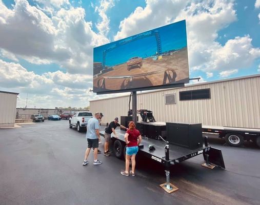 Zewnętrzny pełnokolorowy wysokiej jasności Duży ekran LED P5 640*640mm Stały billboard reklamowy LED