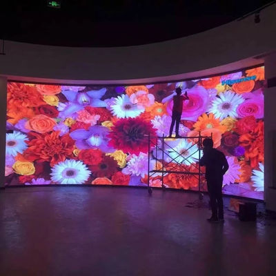 Dobra cena Rozdzielczość modułu 64*32 Stabilna ściana LED do mediów z wygodną opcją serwisowania z tyłu w Internecie