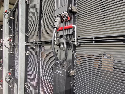 Przejrzysty wyświetlacz plakatu zasłony LED Cylinder 62500 punktów/m2 SMD2121