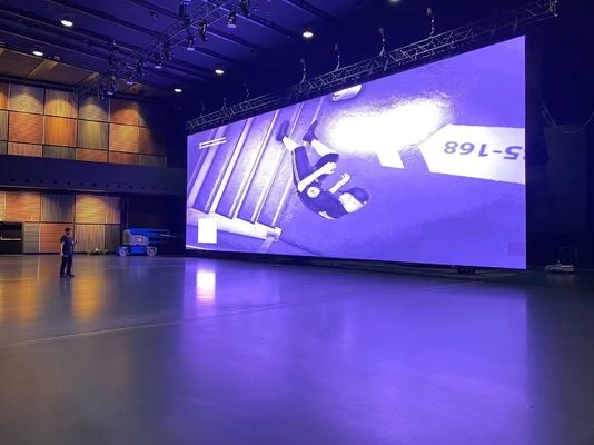 Wnętrzny pełnokolorowy wyświetlacz LED Technologia SMD P3 3840Hz Wysokie odświeżenie 111111 pikseli/m2 i 900cd/m2 Jasność równowagi białego