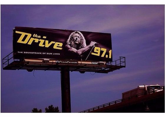 Gęstość pikseli 10000dots Ekran LED P10 Lekki z trójkolorową tablicą ogłoszeń LED Billboard IP65