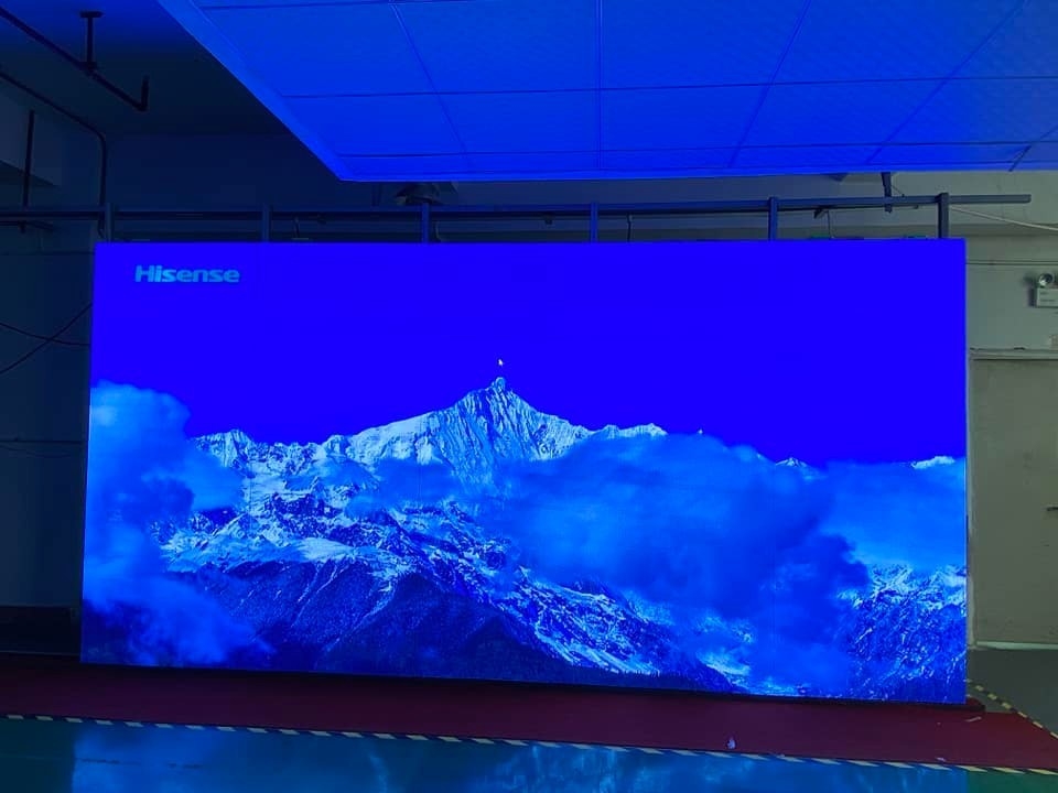 Panel ścienny LED o wysokiej rozdzielczości P2.5 LED 1300nit Ekran LED do wypożyczenia w pomieszczeniach