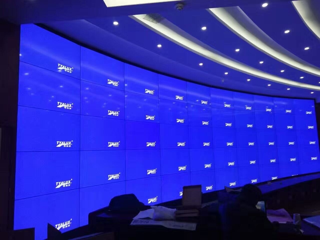 Ekrany do wynajmu z aluminium odlewanego na maskę Ceny fabryczne Uniwersalne ekrany HD LED do sal konferencyjnych, kościołów i ślubów
