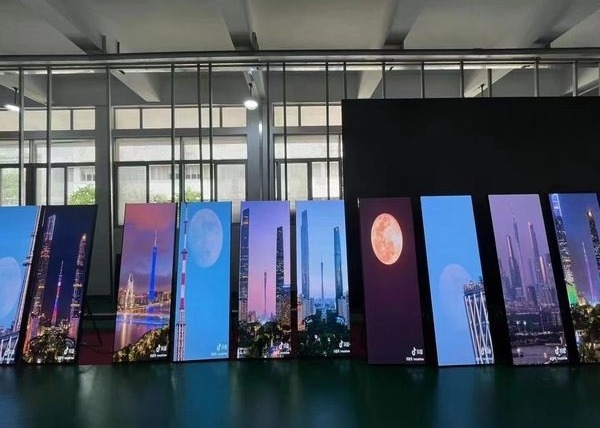 Plakat RGB LED Display 2,5 mm Pixel Pitch Wysoka częstotliwość odświeżania 1920HZ Wewnątrz