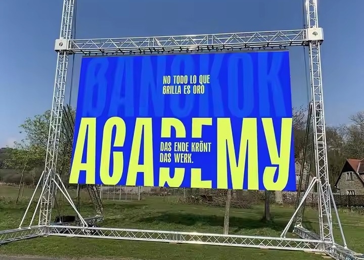 Epistar Chip Outdoor Full Color LED Display Screens Wall Sign IP65 Cabinet