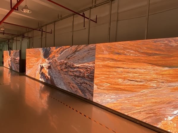 Wykładany aluminiowy ekran sceniczny duży HD 160x160mm P2.5 Wewnętrzny Ultra-HD Oszczędność energii LED ściana wideo