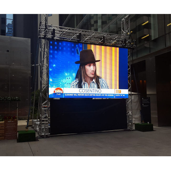 Widok Odległość 3-50m Wybierz wypożyczalny wyświetlacz LED z 2,604mm Pixel Pitch i 500 * 500mm Cabinet Dimension