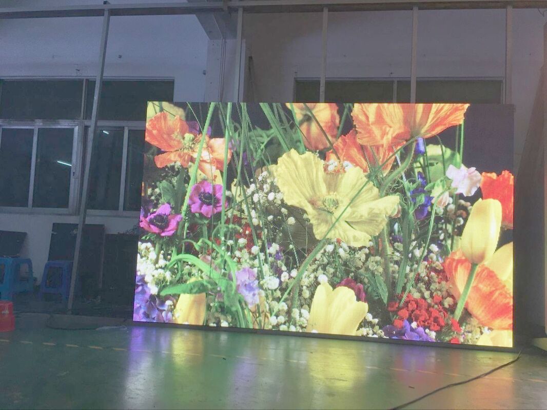 Wewnętrzny pełnobarwny wyświetlacz LED do wydarzeń reklamowych i ściany wideo P4 o większej gęstości z zaawansowaną technologią sterowania i szeroką kompatybilnością dla oszałamiających obrazów