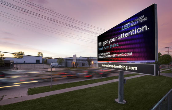 Dobra cena P8 Outdoor Building Full Color LED Billboard 8mm Pixel Pitch IP65 Wodoodporny w Internecie