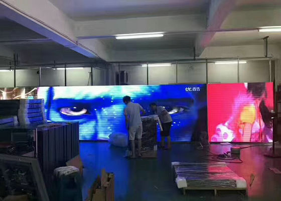 Dobra cena Zastosowany P3 Wnętrze pełnobarwny wyświetlacz LED Wynajem ekranu LED 2500 Nits w Internecie