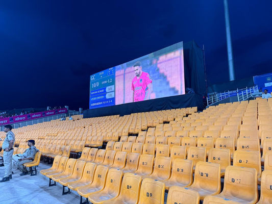 Dobra cena Reklama P6 Ekran LED 1R1G1B Konfiguracja pikseli,960x960mm szafa, 6000nit jasność w Internecie