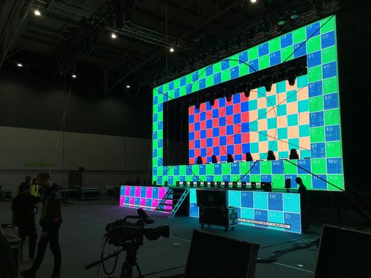 Dobra cena 500x500mm Wewnętrzna zewnętrzna gigantyczna scena tło LED ściana wideo P2.6 P2.9 P3.91 P4.81 Bezszwedzka splicing wynajem ekran LED w Internecie