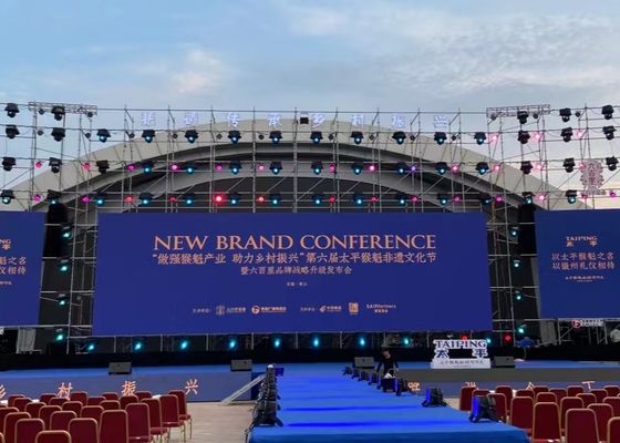 Pełnokolorowy ekran LED Wynajem wodoodporny i temperatura pracy -10-50 stopni Celius idealnie nadaje się do wydarzeń na świeżym powietrzu