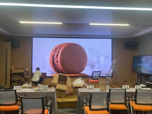 Wysoka jasność 1000 Najpopularniejszy wnętrzny pełnokolorowy wyświetlacz LED z żywotnością 000 godzin i wielkością szafy 480*480mm*68mm