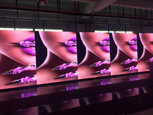 Dobra cena P5 Standard 640mmx640mm Full Color Indoor Hanging LED Display In Die-Cast Aluminium Cabinet w Internecie