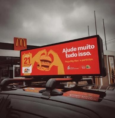 Dostosowywalny ekran LED pojazdu z funkcją wyświetlania animacji i rozdzielczością ekranu 192*64 kropki