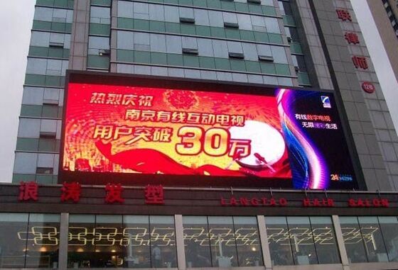 Zewnętrzne tabliczki LED Billboard P3.91 z szafą 500x500mm i częstotliwością odświeżania 3840hz
