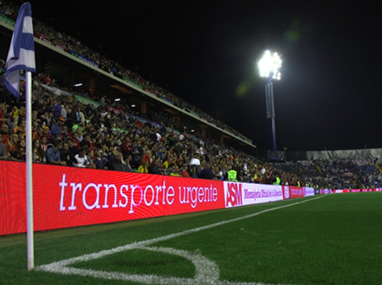 Sprostowanie Sportstadium LED Scoreboards Incorporating Pixel Package SMD2727 Zapewniające precyzyjne wizualizacje i długotrwałość w obiektach sportowych