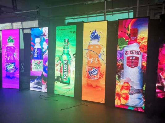 Dobra cena Ultra cienki kolorowy wyświetlacz LED na zewnątrz, stojący cyfrowy wyświetlacz plakatowy LED w Internecie