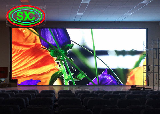Dobra cena Wynajem ekranów scenicznych LED P4 Wewnętrzne ekrany reklamowe LED Szafka 512 * 512 mm w Internecie