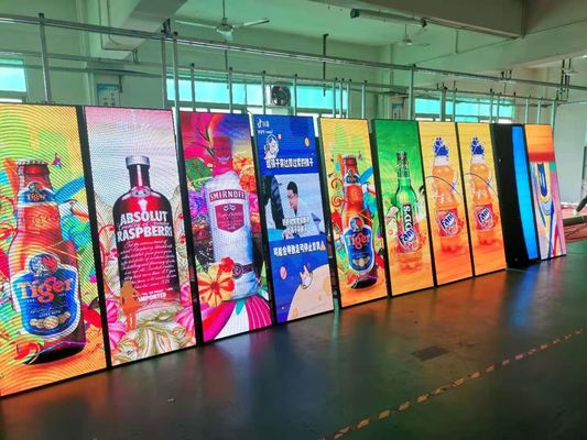 P2.5 1200cd / m2 SMD2121 Magnetyczny wyświetlacz plakatowy Led 640X1920mm