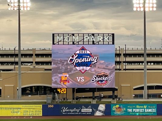 Dostawcy Wiszące reklamy komercyjne Hd P10 960x960mm Zewnętrzny wyświetlacz LED Ekran wyświetlacza boiska do piłki nożnej