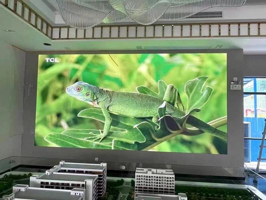Dobra cena Ekran LED w pełnym kolorze HD w pomieszczeniach wewnętrznych z wysoką częstotliwością odświeżania, nadający się do lobby hotelowego, koncertu w Internecie